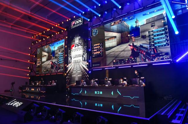 Life ： 会根据FPX阵容需要去做搭配英雄